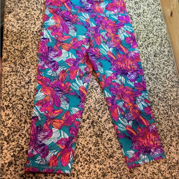 Old Navy Girls Size Large 10-12 Crop Capri Floral Purple Leggings Go Dry Active - Picture 3 of 4